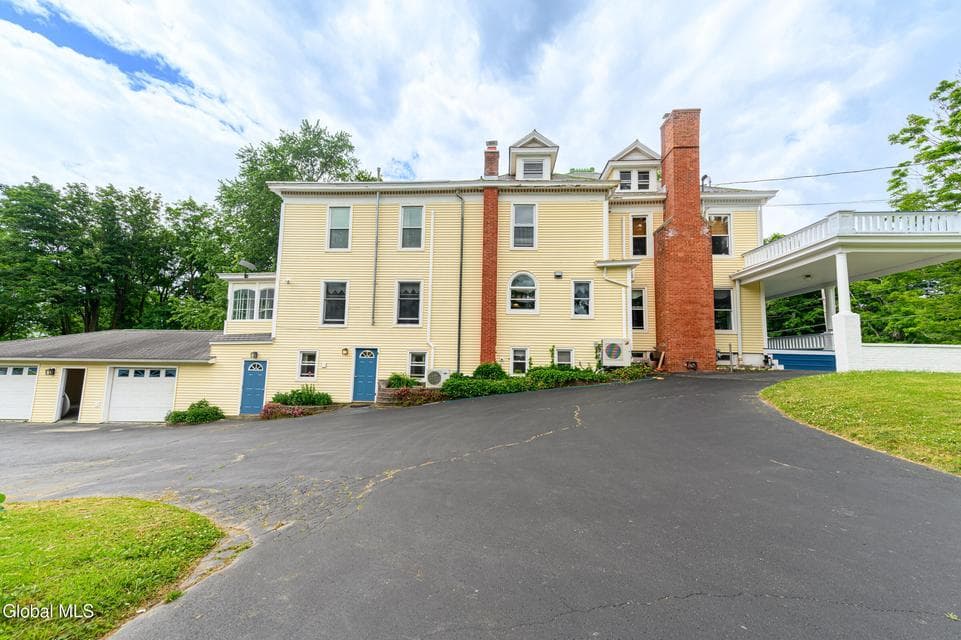 110 Green Avenue, photo 5