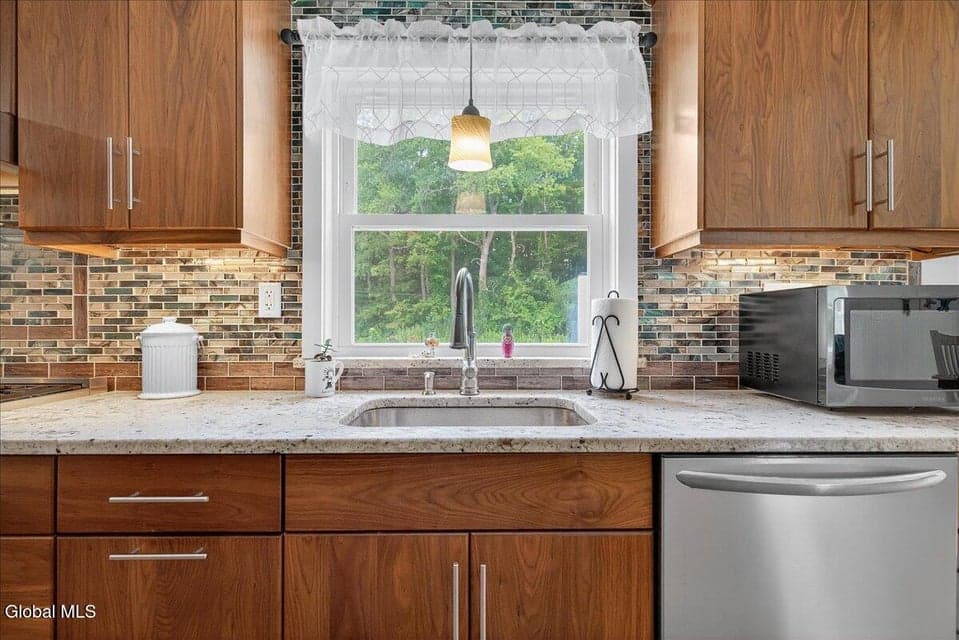 354 Morrow Road, Amsterdam, NY, photo 4
