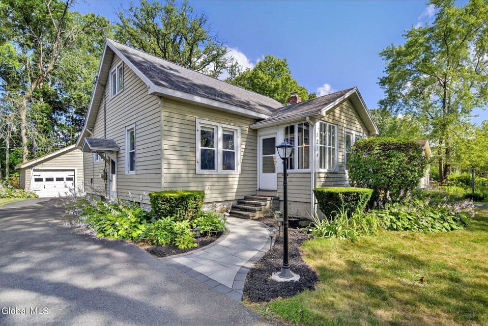 1214 S Country Club Drive, photo 2