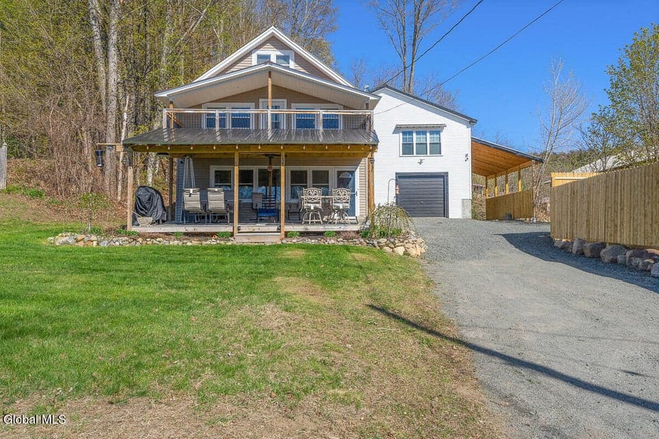 934 S Shore Road, photo 1