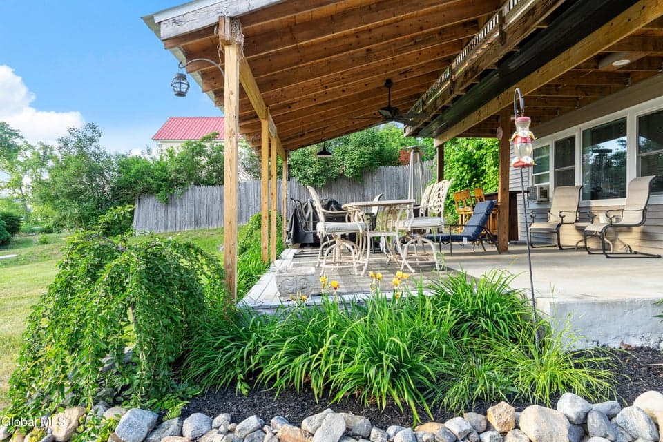 934 S Shore Road, photo 3