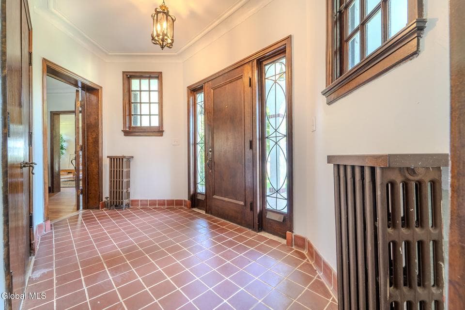 716 Western Avenue, photo 2