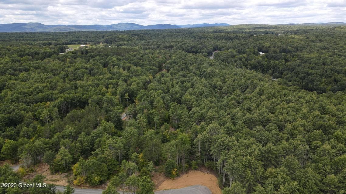 3 Adk Acres prvt. Road, photo 3