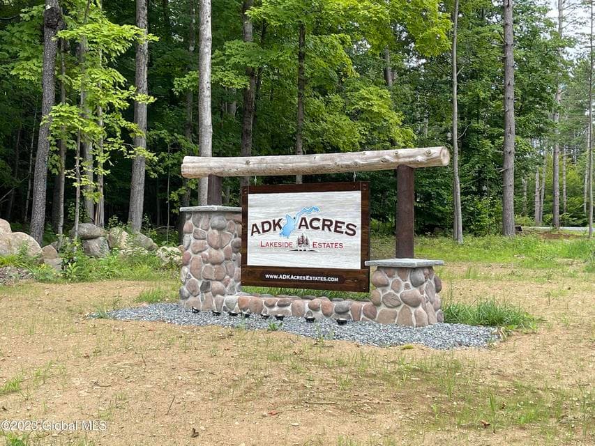 4 Adk Acres prvt. Road, photo 1