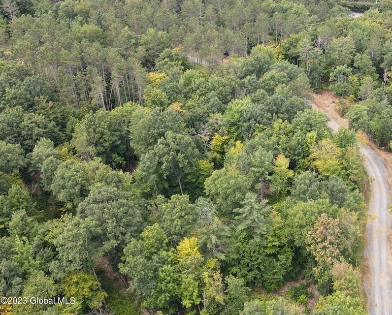 4 Adk Acres prvt. Road, photo 2