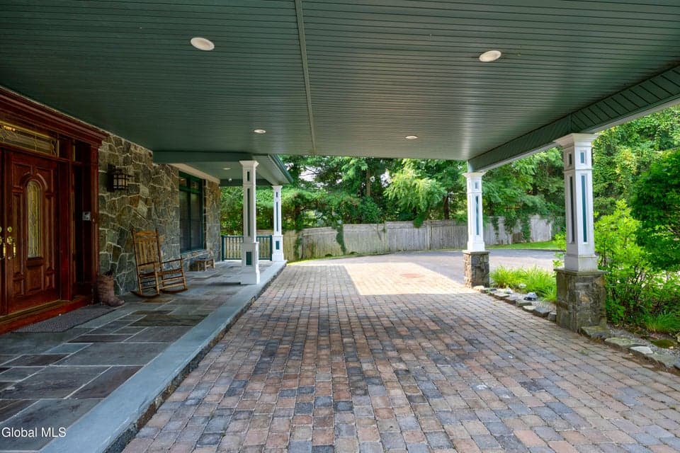 2988 Lakeshore Drive, photo 4