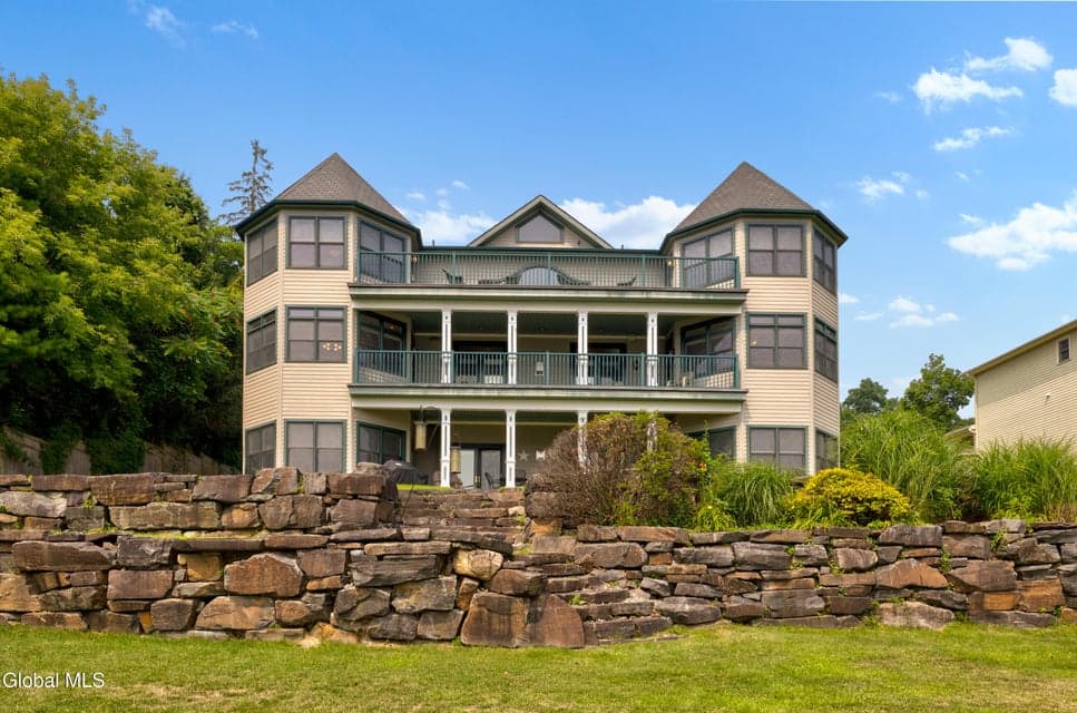 2988 Lakeshore Drive, photo 2