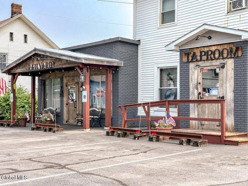 209 Broadway, photo 2