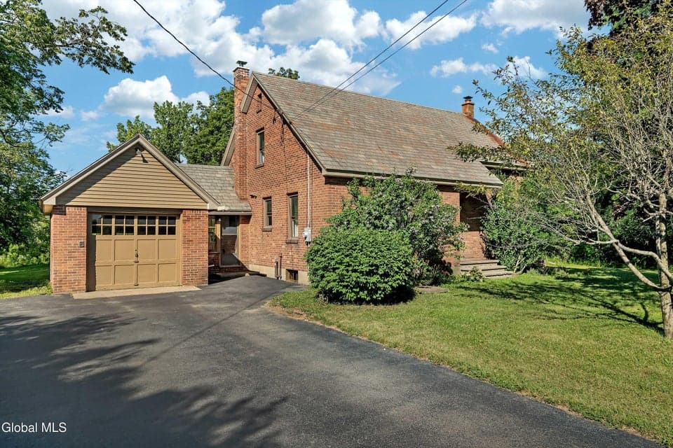 318 Ridge Road, photo 1