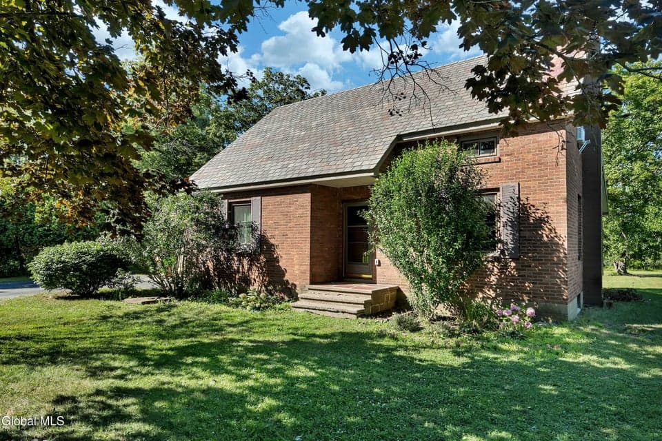 318 Ridge Road, photo 2