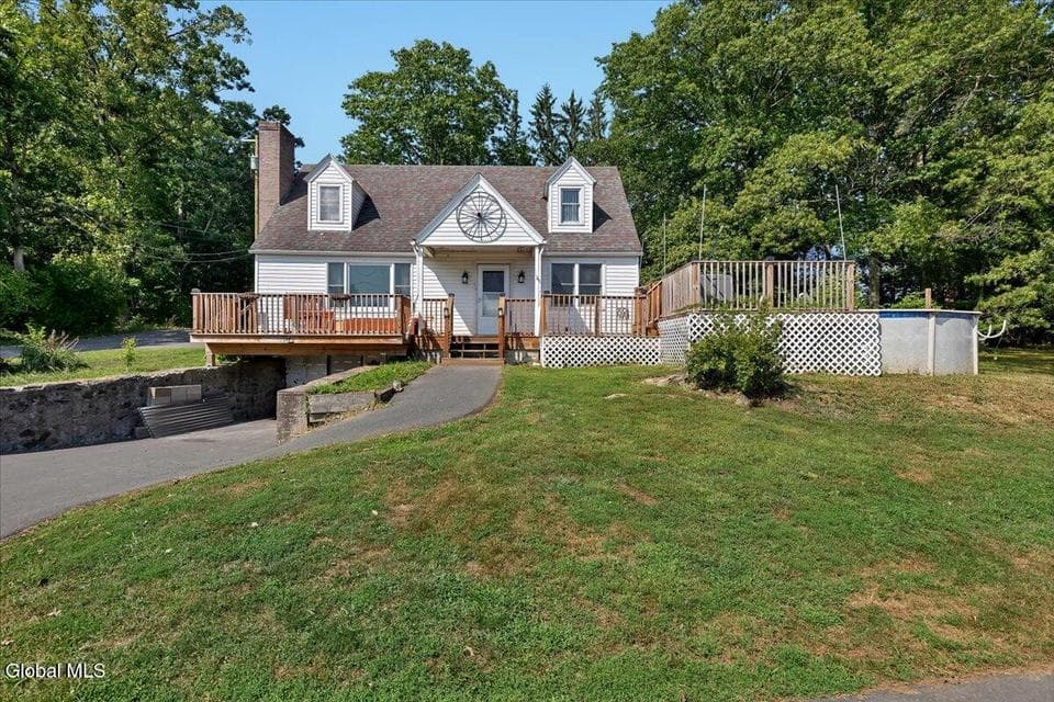 16 Pine Avenue, photo 1