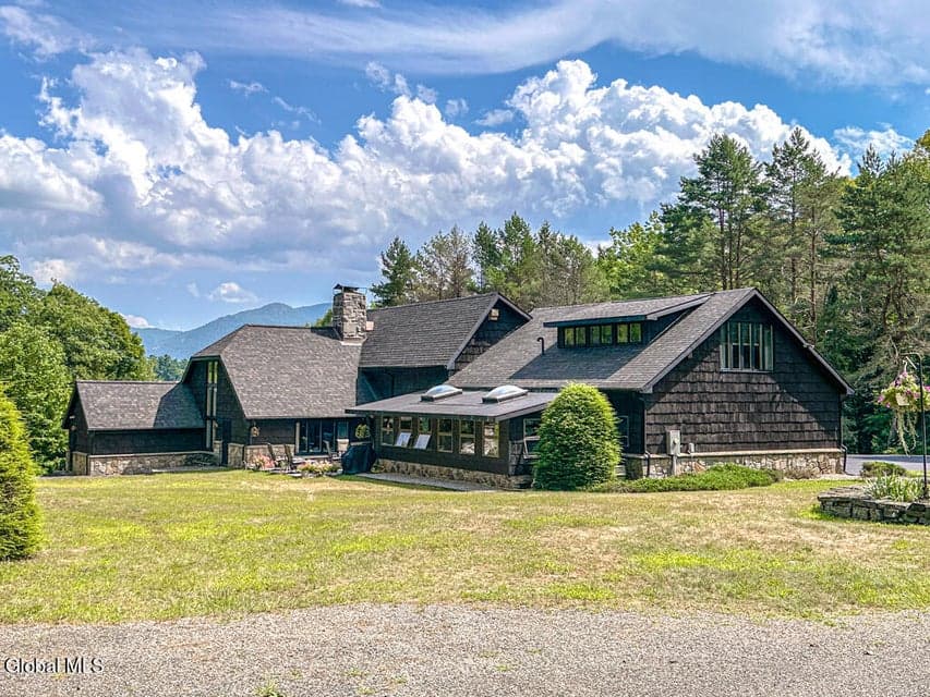 4474 Lake Shore Drive, photo 1