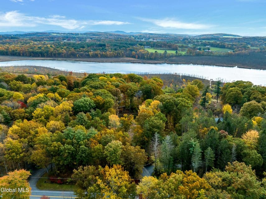 4 Autumn Lane, Saratoga Springs, NY, photo 2