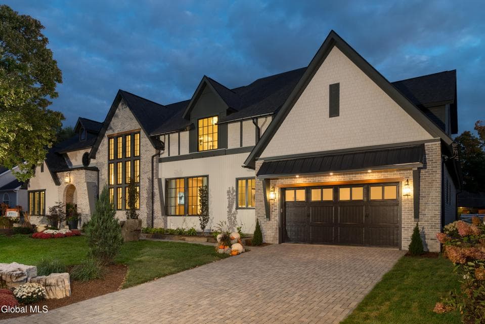 4 Autumn Lane, Saratoga Springs, NY 12866