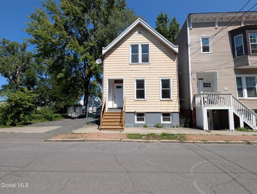 371 1st Street, photo 1