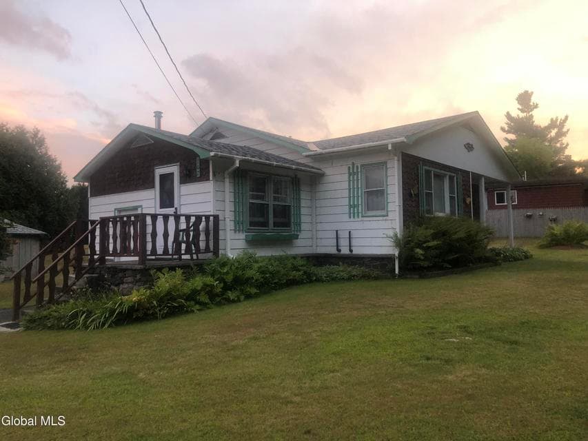 107 Champlain Drive, photo 3