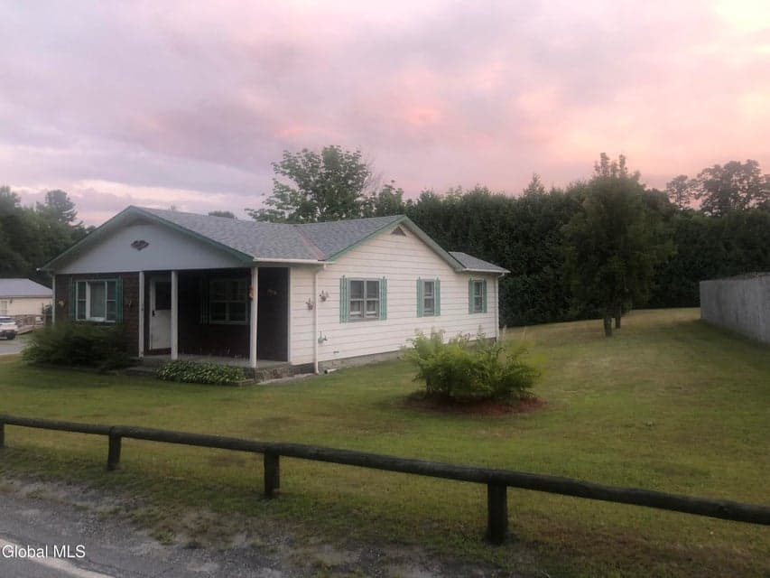 107 Champlain Drive, photo 4