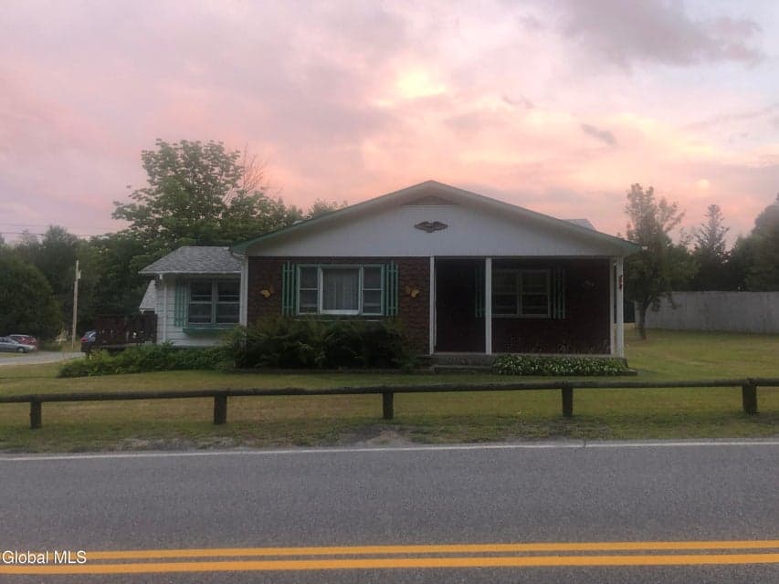 107 Champlain Drive, photo 1