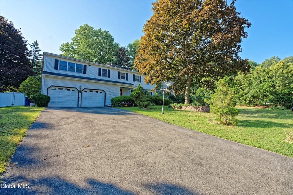 12 Lynnwood Drive, photo 1