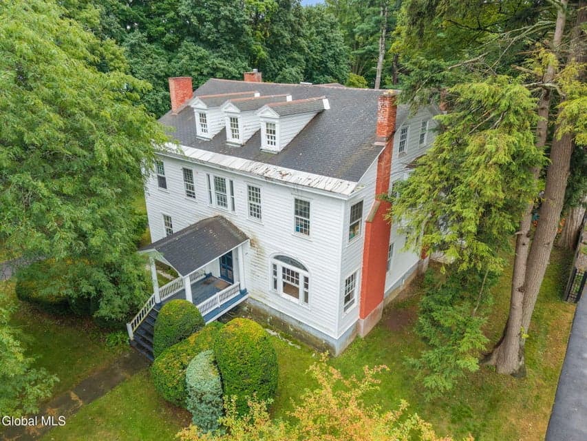 79 W High Street, photo 3