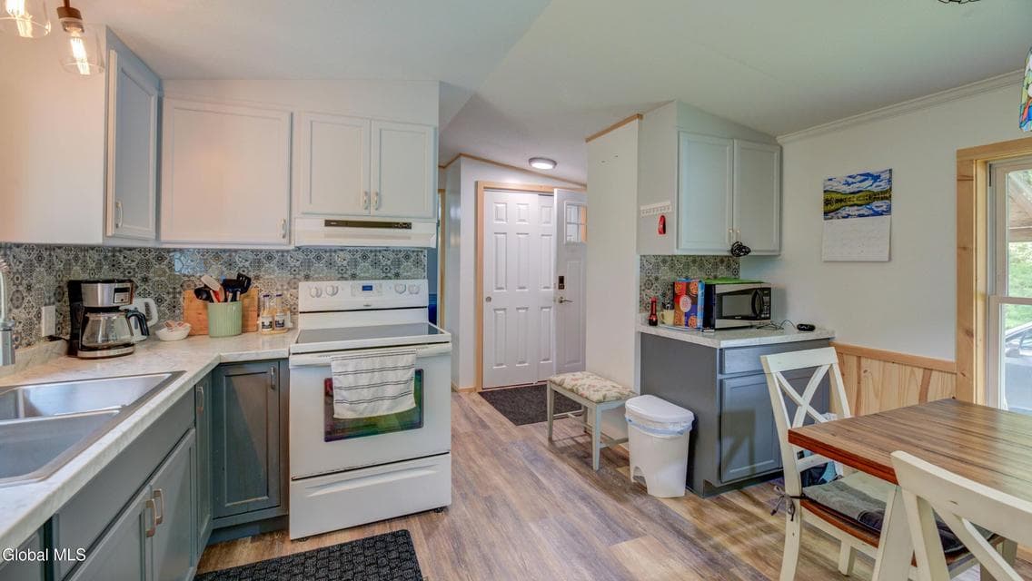 269 River Road, Benson, NY, photo 5