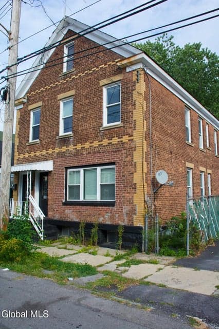 915 McClyman Street, Schenectady, NY 12307