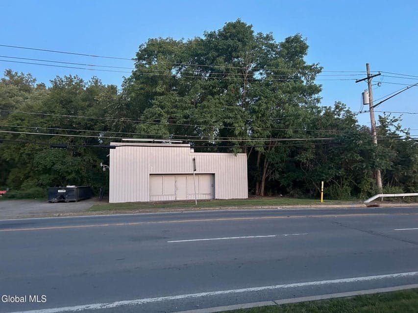 2 Maple Avenue, photo 2