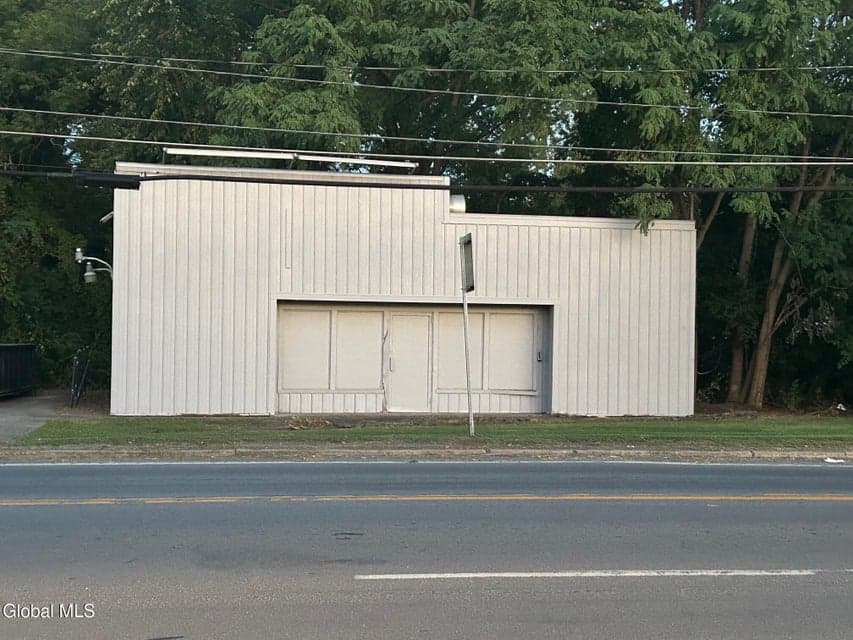 2 Maple Avenue, photo 3