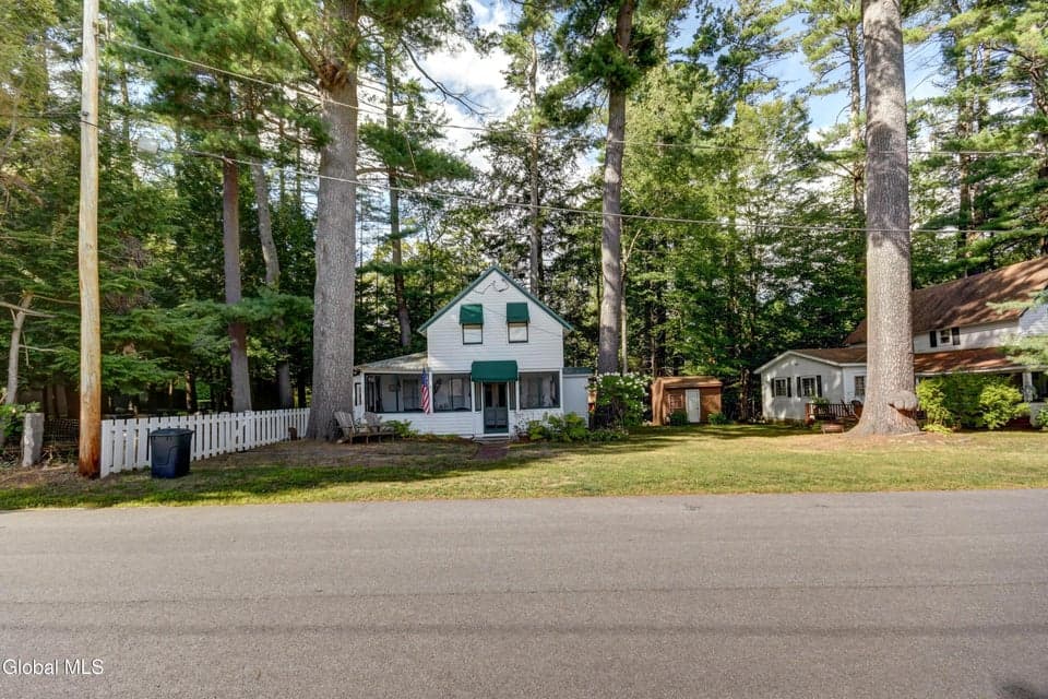 134 Lincoln Avenue, photo 3