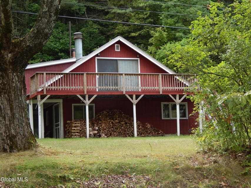 725 Mountain Road, photo 1