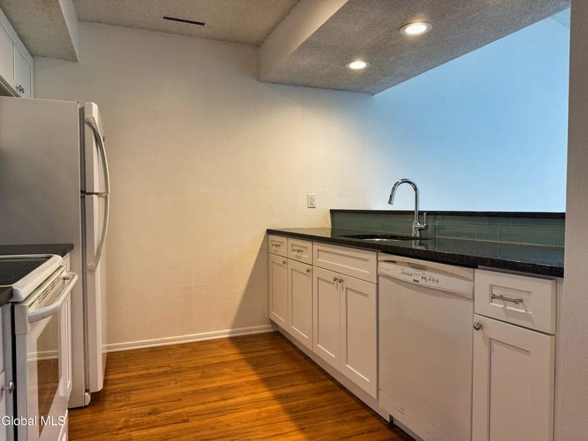 24 Old Mill Lane, photo 5