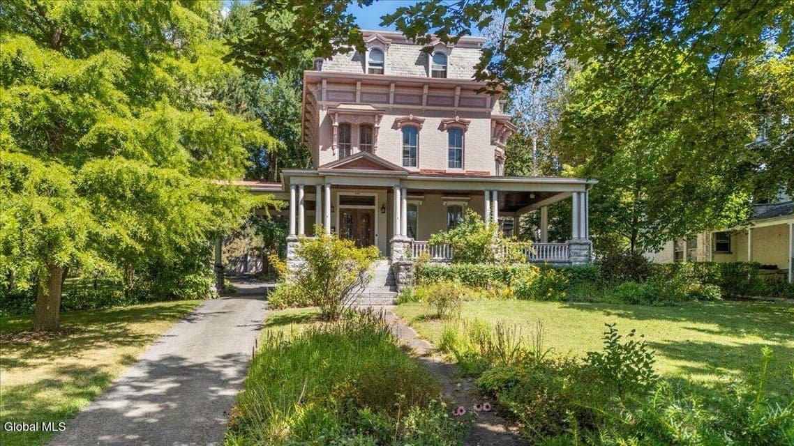 263 Guy Park Avenue, photo 1