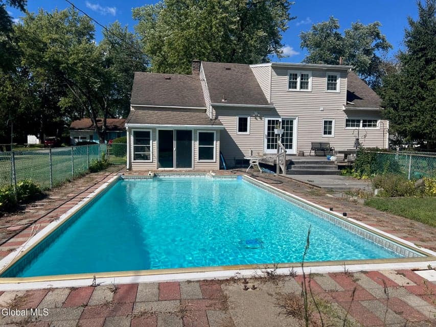 5 McNamara Drive, photo 3