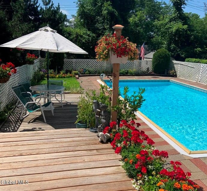 5 McNamara Drive, photo 5