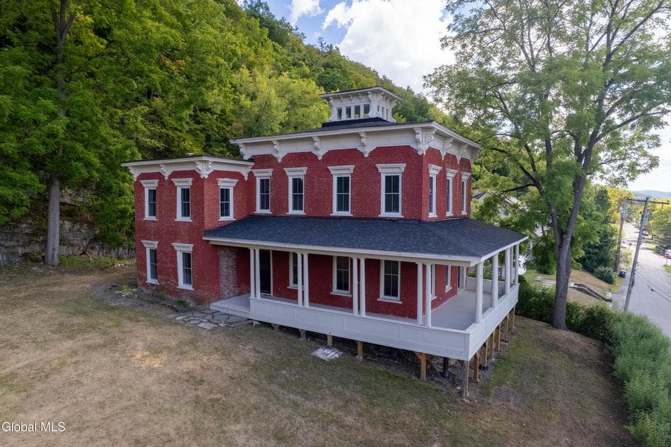 8 Mountain Street, photo 1