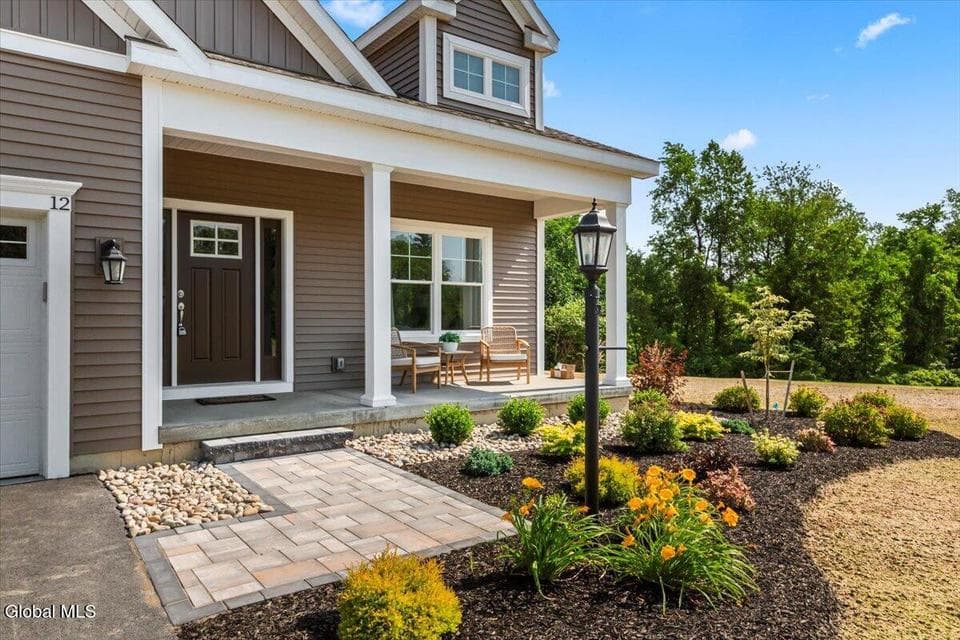 12 Clover Leaf Drive, Halfmoon, NY 12065, photo 3