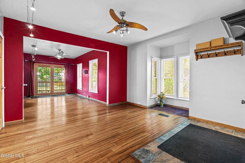 9 Division Street, photo 5