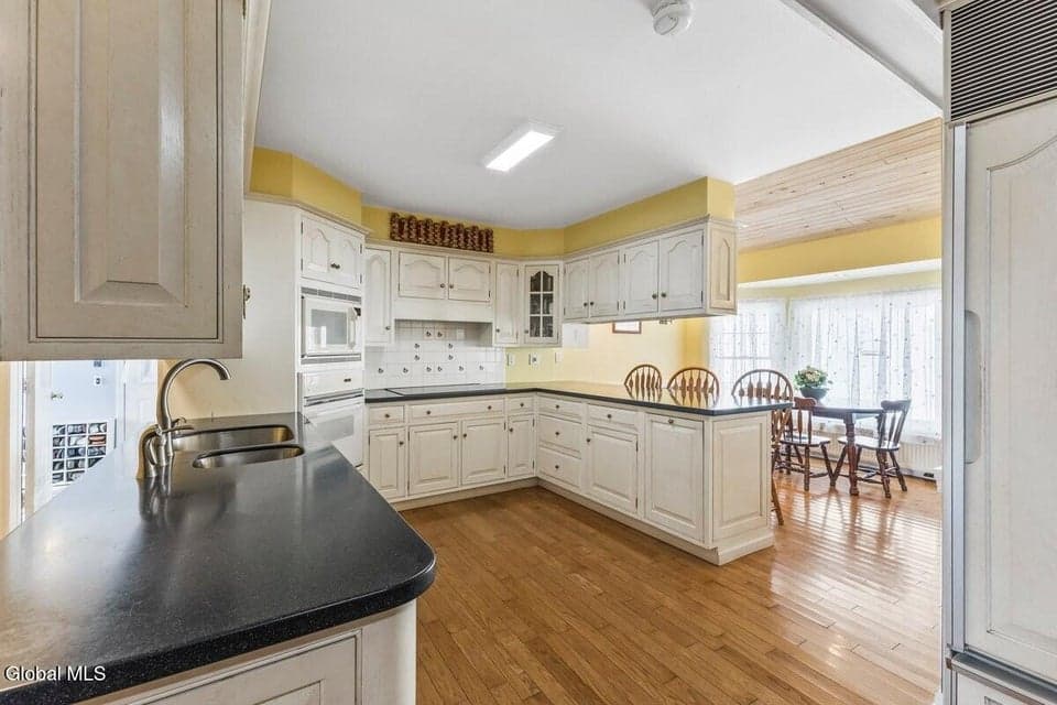 56 Parsons Avenue, photo 4