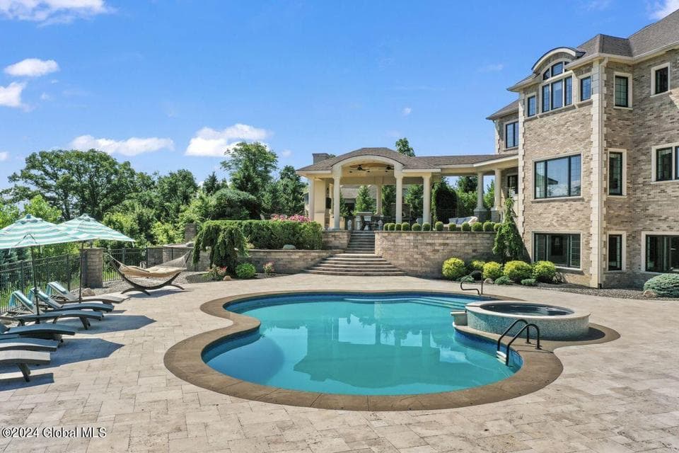 7 Stoneridge Drive, Loudonville, NY, photo 3