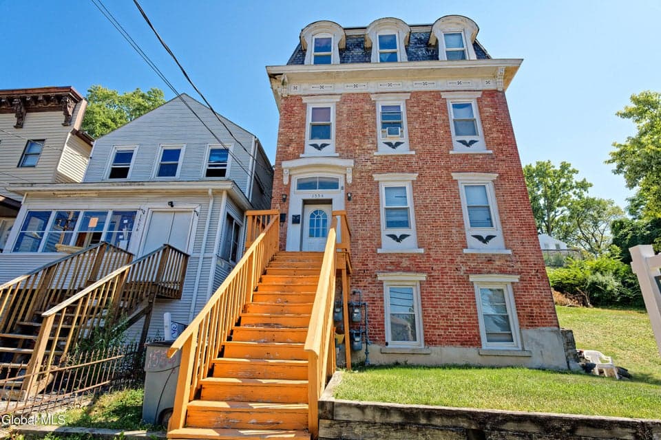 1554 1st Street, photo 1