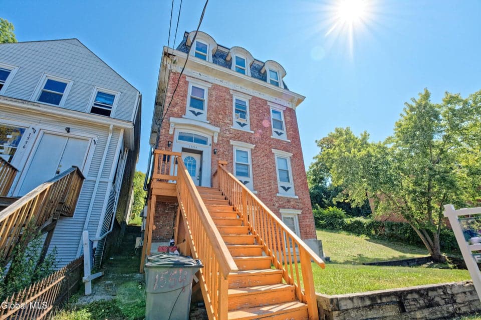 1554 1st Street, photo 2