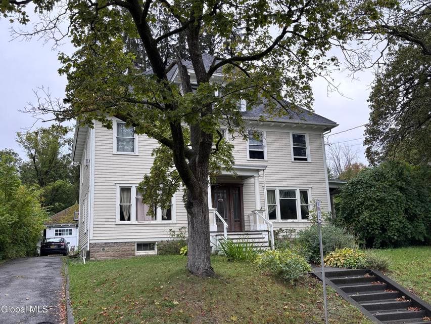 318 E Main Street, photo 2