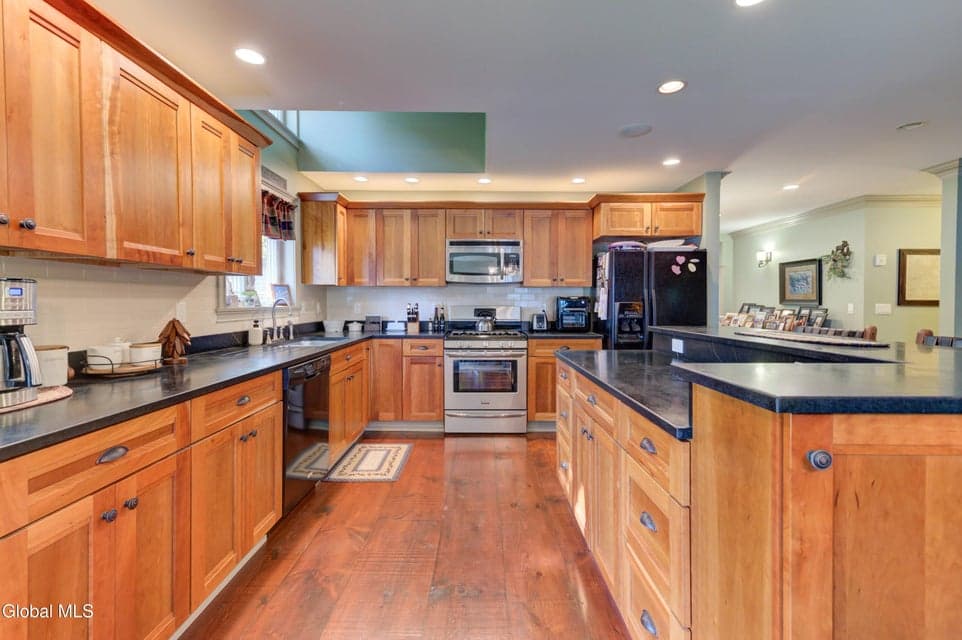 203 Houseman Street, Northampton, NY, photo 5