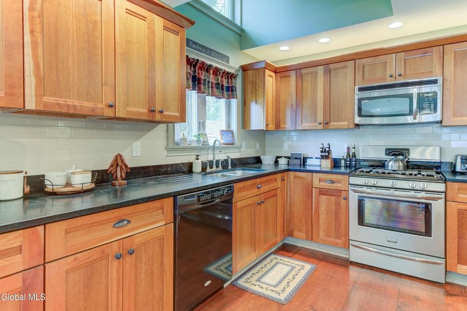 203 Houseman Street, Northampton, NY, photo 4