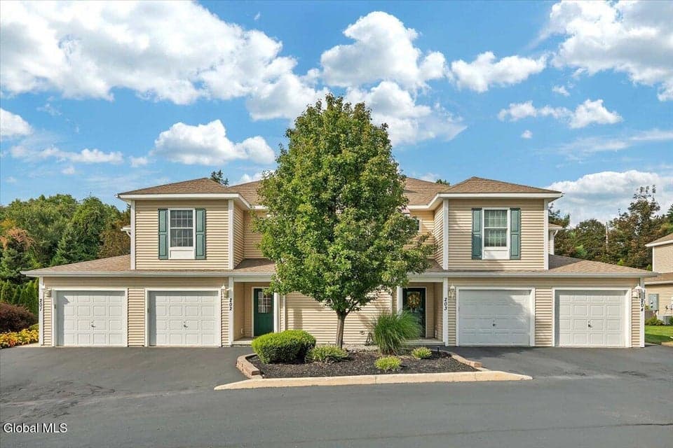 202 Royale Court, photo 2