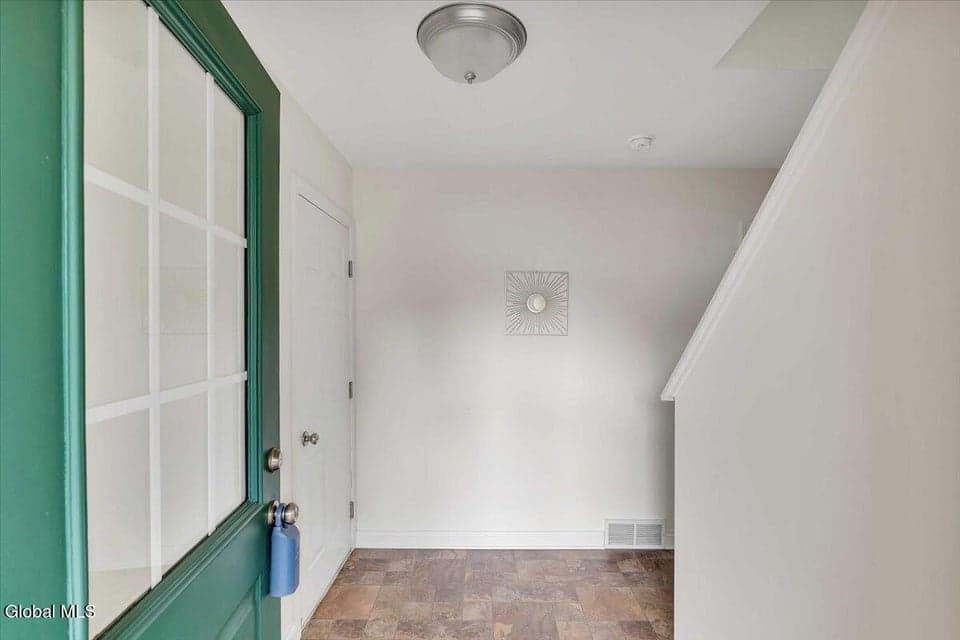 202 Royale Court, photo 5