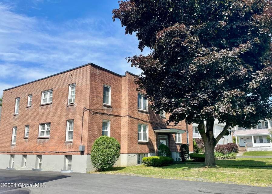 948 Washington Avenue, Albany, NY, photo 2
