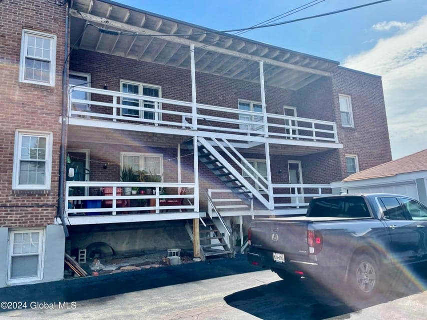 948 Washington Avenue, Albany, NY, photo 3