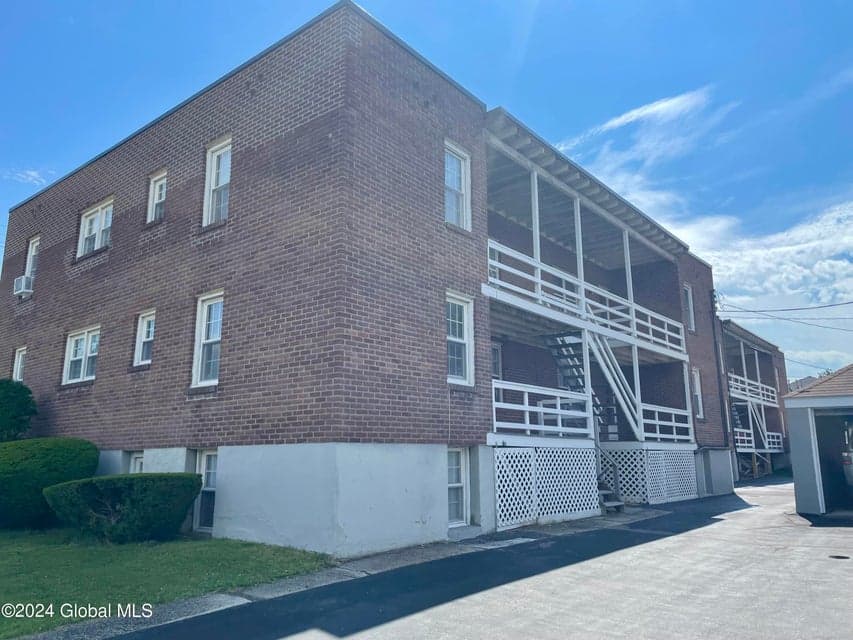 950 Washington Avenue, Albany, NY, photo 3