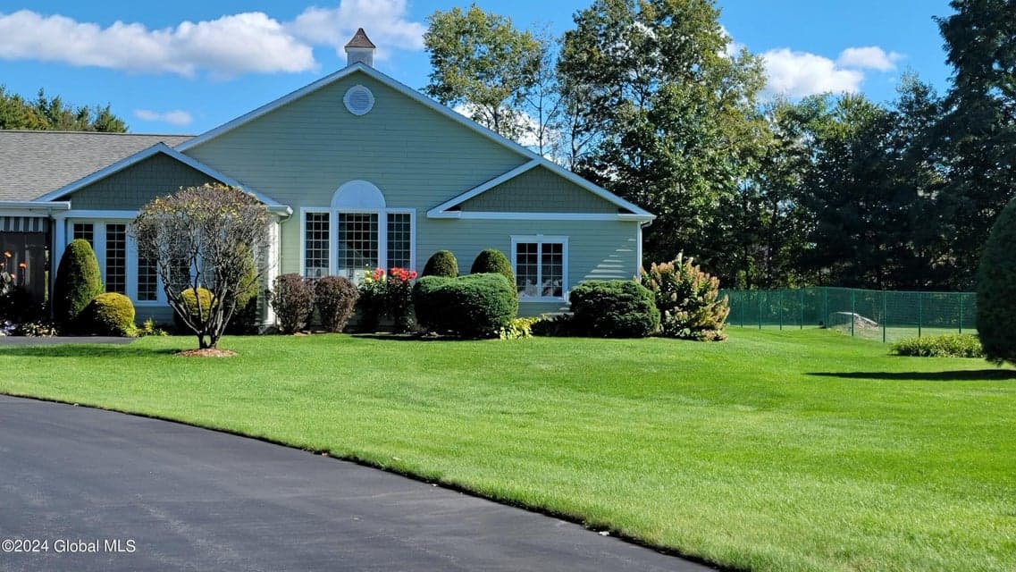 16 Hunter Brook Lane, Queensbury, NY, photo 2